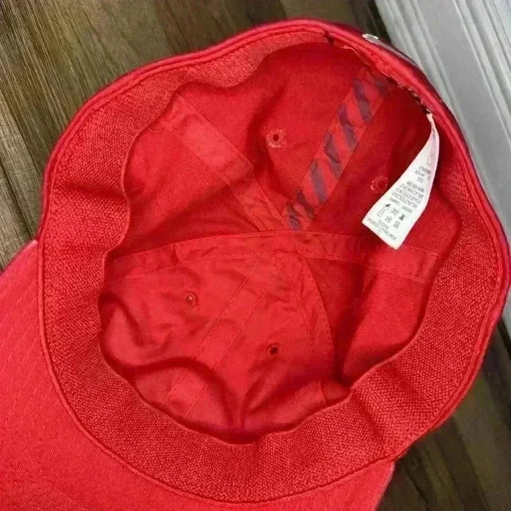 Nike Child’s Hat Red With Swoosh White Logo, Size 4-7 Kids - Picture 3 of 6
